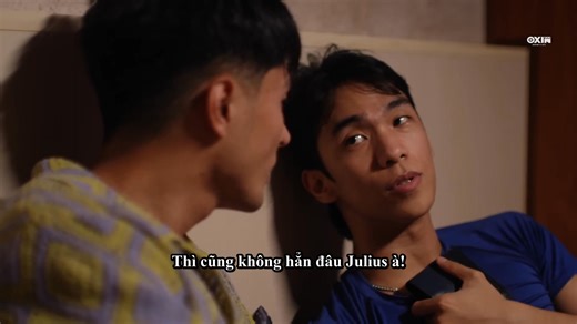 "Tốc độ "quay xe" của bé bót còn nhanh hơn người yêu cũ trở mặt nữa má! =))) 🚩 Phút trước còn ôm ấp mặn nồng, tưởng đâu là chân ái đời mình. Phút sau đã vội phủi tay lật mặt như người dưng nước lã. Cái thói đùa giỡn tình cảm của mấy tên trap boy này đúng là đáng sợ thật sự! Một lời giải thích cũng tiếc rẻ với người mình vừa kề ấp tay gối sao? 🎬 Xem Sereno The Series trên kênh yt của Oxin Flims để thấy đỉnh cao của sự lật mặt trong tình yêu nha! Sub mới update tới tập 7 thui nha cố tuần này trả