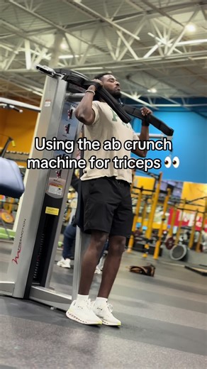 Been experimenting with using the ab crunch machine for triceps extensions and it’s actually been working really well. The setup feels more stable than a lot of cable variations, and it’s much more comfortable on my wrists and elbows when pushing heavier weight. Definitely an underrated way to train triceps. #tricepstraining #gymtips #strengthtraining #hypertrophy