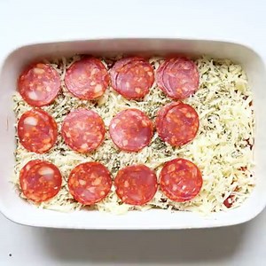 2.9M views · 781 reactions | Love pizza? Try this easy 5-ingredient cheesy pizza casserole! It's low carb, keto, and gluten-free. The ultimate comfort food that feels good, too! FULL RECIPE FROM Wholesome Yum - Low Carb Recipes HERE => https://www.wholesomeyum.com/recipes/keto-low-carb-pizza-casserole-recipe-easy/ | Wholesome Yum - Easy Healthy Recipes | Facebook