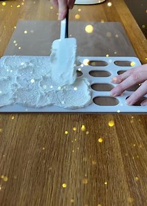 256K views · 3.5K reactions | • LASKONKY • 便便便 Kokosové laskonky s krémem z exotického ovoce 便 trochu netypická příchuť pro vánoční cukroví, přesto velmi příjemná a osvěžující ♥️ Recept najdete v mojí kuchařce Víkendové pečení ♥️ | Víkendové pečení | Facebook