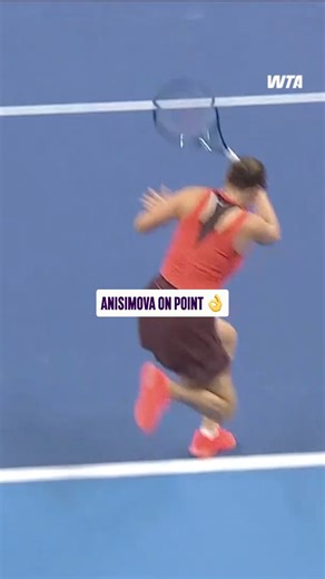Ruthless 💪 Amanda Anisimova races into a first set lead against Noskova in the final. #2025ChinaOpen | WTA