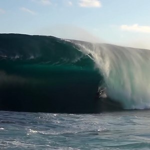 Biggest, heaviest barrel ever ridden!!? We challenge you to find bigger?? @michaelnovy - The Right!. Footage by @strickossss // James Strickland #bodyboarding #fblifestyle #bigwaves #slabs #surf #surfing | We Bodyboard