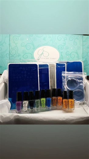 Paola Castañeda Cruz on Instagram: "💅 Unboxing mágico de @clearjellystamper and @clearjellystamper 🍁✨ Una cajita tan dulce y elegante que parece un tesoro para amantes del stamping 🍬💗. Placas en capas, diseños delicadísimos y colores vibrantes que enamoran al instante… pura magia aesthetic ✨🌸🍬. Si quieres consentirte, usa mi código: Paokittens -10% 🎀✨🍁 📦✨ 🍭Productos enviados: Placas: 🧡Enchanted Harvest (CjSH-131) Etched Nail Art Stamping Plate🍭🍁 🎉Confetti Illusion (CjS-394) Etched 