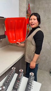 This no-drill, suction wall-mounted kitchen cutlery hanger is here to save the day! 🍴✨ Just stick it on and watch your kitchen transform into a tidy haven. Perfect for keeping your favorite knives and utensils within reach! 🥳🔪 #kitchengadgets #HomeOrganization #suctioncuphook #KitchenMustHave #LifeHacks | Smart Home Gadgets