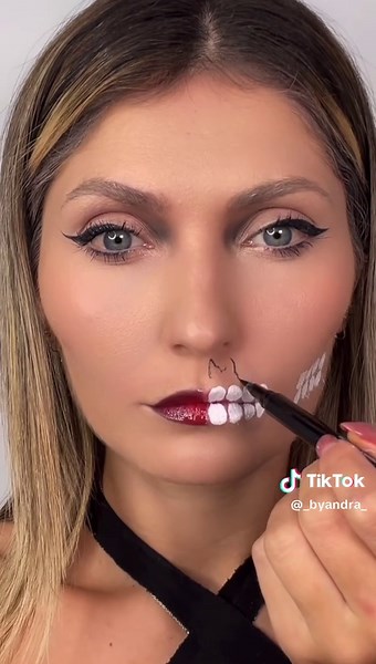 Zombie makeup tutorial 🖤 - easy halloween inspo 🖤 #makeup #halloweenlook #halloweenmakeup #zombie #zombiemakeup #halloween2024