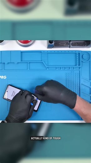 Testing the Cheap Foldable 😬 #FoldablePhone #Tech #UKTech #fyp #viral Credit: @Phone repair guru📱