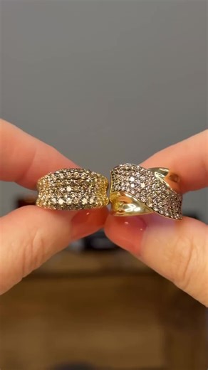 Both rings shine in buttery high-polished Honey Gold with Chocolate Diamonds as the perfect finishing touch, available at @jared.jewelers 🤎💍 Which would you choose: the Chocolatier Diamond Ring, the Multi-Row Concave Ring, or both? 😍 #thisorthat #diamondring #luxuryjewelry