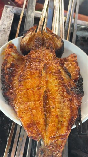 Levrek üzeri karides şiş 🎣🦐 #balık #karides #yummy #food #yemektarifleri #viralvideo #fly #viral