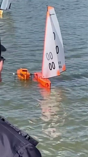 sauvetage d'un voilier RC.