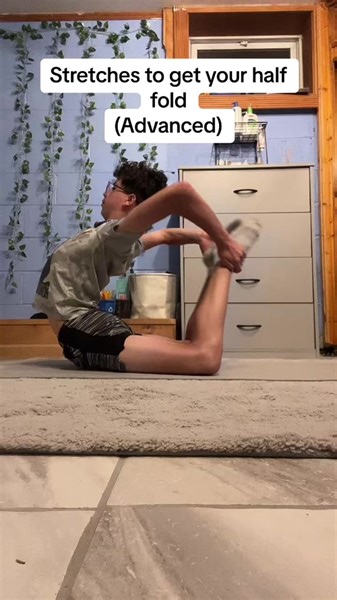 Most requested how to get a half fold well here are some stretches 😊 #contortio #cpntortionist #dancer #ch #stretch #stretches #stretchesforflexibility #vira #fyp #timtokfeed #fypシ #blowthisup #dancerto #cheertok #contortiontok #follow #like