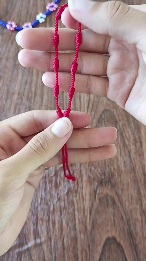 Nudo franciscano ✨ cómo hacer un decenario #pulserashechasamano #pulserasdehilo #manualidadesconelisas #tutorial #pulseraroja | Manualidades con Elisa's