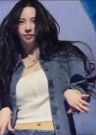 このダンスずっとしてたから下がっちゃったとかあったりして😂下いけ〜下いけ〜ってやってるみたいww