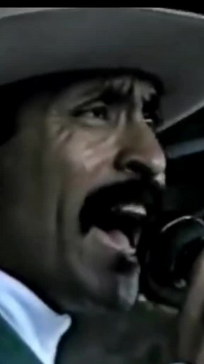 Un Loco Solitario - Banda Pequeños Musical