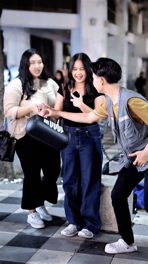 gun and hummer prank shocking pretty girl #shortvideo #viralvideo #viral