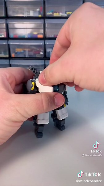 Custom LEGO Cyberpunk Mecha Suit Building Instructions
