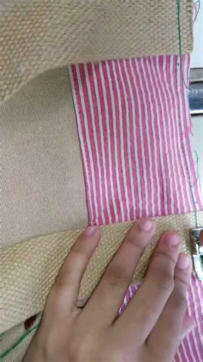 The stitching bag handles🙏