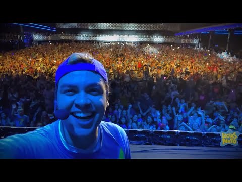 LUCCAS NETO FAZENDO SHOW PARA 10 MIL CRIANÇAS