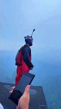Here is the complete footage of the wingsuit flight at Tianmen Mountain. #zhangjiajie #bungee
