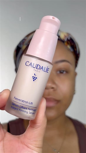 Just a quick skin moment using Caudalie Resveratrol-Lift Serum ✨