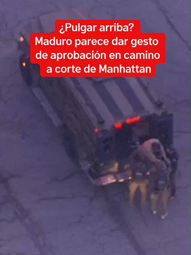 Nicolás Maduro comparecerá el lunes por primera vez ante un tribunal estadounidense por los cargos de narcoterrorismo que la administración Trump utilizó para justificar su captura y traslado a Nueva York. Maduro y su esposa fueron trasladados desde la cárcel de Brooklyn a un tribunal de Manhattan antes de la hora pico. Al parecer, Maduro hizo un gesto de aprobación con el pulgar al helicóptero de Telemundo 47 y NBC New York mientras era bajado del vehículo que lo transportaba. Se espera que la