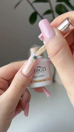 Indigo Nails on Instagram: "Drop nowości, a wśród nich… 3 nowe kolory nude! 🤎 •Leń •Universace •Beszamel Dwa kremowe odcienie i jeden jasnoszary - jak myślicie, który z nich będzie numerem 1. wśród Waszych klientek? 💅🏻 #lenindigo #universaceindigo #beszamelindigo #nudenails #paznokcienude #bezowepaznokcie #szarepaznokcie #indigo #indigonails"