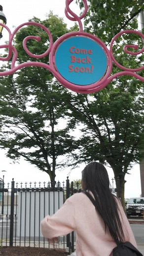 Spend an afternoon at the Springfield Museums! Just one ticket gets you into all five. 🕺 We went to the Incredible World of Dr. Seuss, full of fun Suessian activities and knick-knacks, and the 🔭🧬Science Museum, with interactive exhibitions and the Seymour Planetarium! Admission to all five is FREE the first Wednesday of each month! 📍: Springfield Museums #VistMA #MAdepossible #Massachusetts #Springfield #Drseuss #Science | Visit Massachusetts