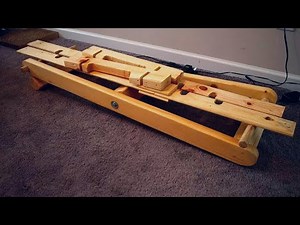 Height adjustable piano keyboard stand from pallet wood
