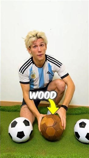 Avoid The Ball 🪵 ⚽️