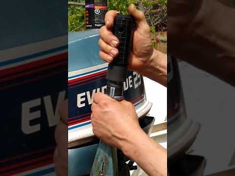Lubricating the tiller arm and throttle of my 1981 evenrude outboard motor.