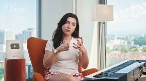 L’oreille musicale, c’est la base pour chanter juste… mais personne ne naît avec une oreille parfaite. Ça se travaille, un peu chaque jour, comme un muscle qu’on entraîne. Et plus tu développes ton oreille, plus tu découvres des nuances que tu n’entendais même pas avant. Ces exercices simples peuvent vraiment changer ta façon d’écouter… et donc ta façon de chanter. 🎶 Découvre mes programmes 🤩 : https://www.elenahurstel.com/questionnaire/ 🎁 Formation gratuite sur les 5 exercices indispensables