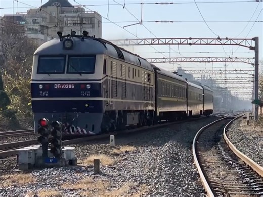 【4K·南局支线督导】DF11 0396牵引57062次南昌站二场3道通过，附挂WX25T 999340