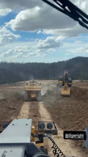 CAT 374 💪🏻💪🏻👊🏼#digwright #bulkearthworks #caterpillar #excavator | Digwright Bulk Earthworks Civil and Plant Hire