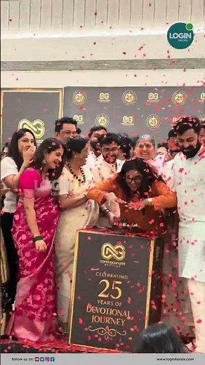ആരാടാ അത്..... കേക്ക് മുറിച്ച് നന്ദ​​ഗോവിന്ദം വേദിയിൽ നടി മഞ്ജുപിള്ളയുടെ പിറന്നാൾ ആഘോഷം