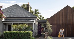 A 1930s weatherboard cottage renovation that straddles old and new