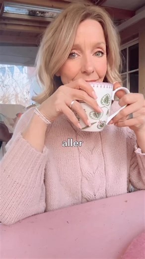 Lydia Schade-Fox | Filzkunst l Social Media on Instagram: "Wie geht’s dir gerade? Voll motiviert oder noch im Rückzugsmodus? Nadelfilzen Needlefeltingart Filzkunst Filzkurse & Workshops DIY Filz Sets Handgemachte Unikate Kunsthandwerk Kreativsein"