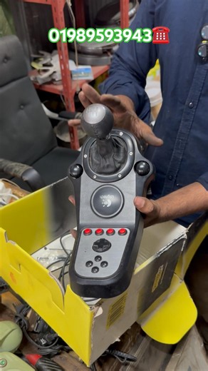 Wheel gear shifter featuring a distinct leather-wrapped knob পুরাতন জাহাজের অরিজিনাল
