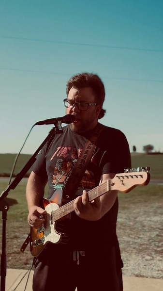 ￼ Little Gladys Knight and the pips using the boss Oc-3 with that bass on the thumb #bosspedal