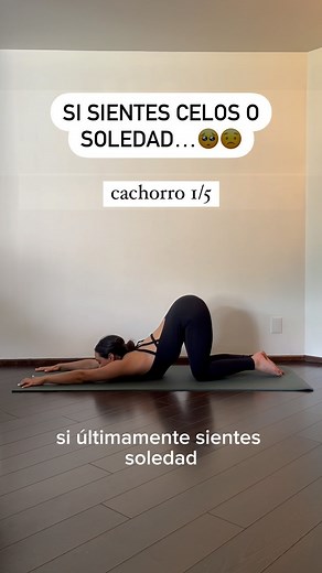 Anahata chakra representa la transformación y la energía del amor y cuando está balanceado se suele sentir amor incondicional, algería y mucha conexión con el mundo que te rodea. Estas posturas son muy lindas y ayudan a activar esa energía del corazón. Practicar la gratitud también es increíble para balancearlo. Cuéntame si tú te sientes así últimamente :) #yoga #salud #chakras #bienestar #amorpropio #saludmental | palo.yoga