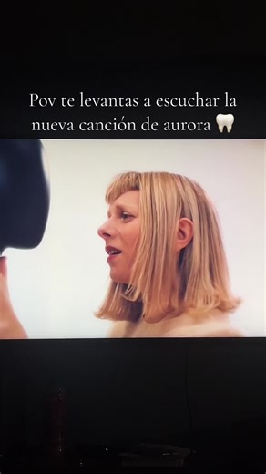 Escucha la nueva canción de Aurora junto a un animal 🦷