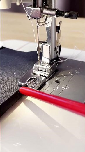 Wie versäubert man die Stoffkante ohne Overlock? Rollsaumfuß für Nähmaschine! | 🇩🇪 Nähberater