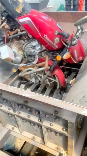 Shredder vs Motorcycle – Crushing a Red Bike in Seconds!