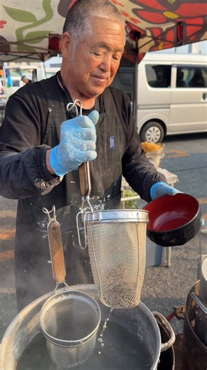 八戸の朝市は日曜日の館鼻岸壁朝市だけじゃないんです‼️毎週土曜日に開催されている #八戸うみねこ朝市 は館鼻より出店者数は少ないもののアットホームな雰囲気で、よりローカルな朝市を楽しみたい方や混雑が苦手な方にもおすすめです😆揚げ物に焼き鳥、スイーツに新鮮野菜、多肉植物まで🪴ライジング江陽さんの駐車場で開催しているので駐車場は広々🅿️八戸三社大祭にお越しになる方にもぜひ行ってみてほしい八戸の朝活文化を体感できる場所📍バスで中心街ターミナル（八日町）から行くことも可能です🚌Google mapで検索してぜひ行ってみてくださいね🔍⌚️夜明け〜8:00ごろまで#朝市 #青森県八戸市 #八戸市 #朝活