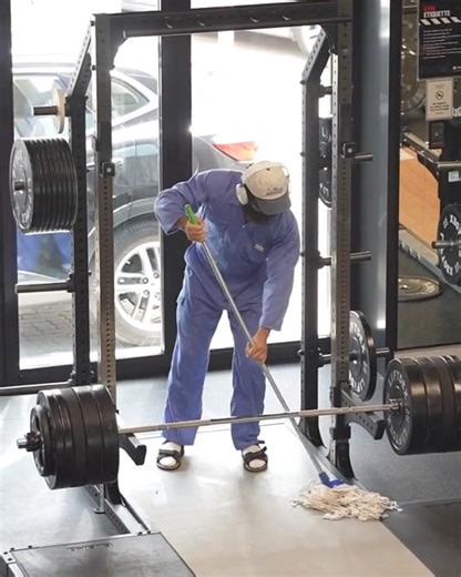 196K views · 2.6K reactions | Im Still trying to break the bar 﫡 #anatoly #prank #gym | Personal Fitness | Facebook