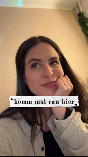 LINDA ♥✨🌈🌤 on Instagram: "Lust auf Inspo und Farbe? Achja, und Bücher 📚🥹😍🫂 Ende 2025 haben wir ein süßes kleines Häusschen auf dem Land gekauft und ich möchte mich selbst finden. Das Haus soll schreien „Hier wohnt Linda 🙋🏻‍♀️❤️“ Entdecke mit mir neue Kombinationen, Fails und eventuell auch neue Struggles. Lass uns fiktive Männer anschmachten und die Nerds/Omis/Whatever sein, die wir sein wollen! Kein Druck, keine Perfektion. Das hat es hier noch nie gegeben und wird es nie geben. ✨🏡 die