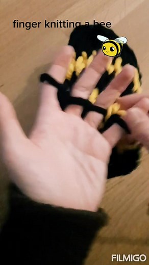 #bee #makeabee #fingerknitting #fingerknittingbee #fingerknittingchallenge #fingerstyle #fingerknittingtutorial #fingerknit #biene #fingerstricken #fingerstrickenbiene #bienestri#strickenmachtglücklich #knitting #bee #handmade #handknitting #fingerknittingfun #fingerhäkeln #bienehäkeln #fingerwork #tutorial #szydełkowanie #crochet #crochetbee #virka #fingerknittingideas #strickideen #fingerhäkelnbiene #häkeln #häkelnlernen #häkelnmachtspaß #strickenlernen #strickenmallustig #fingerknittingtutori