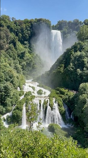 Have you ever seen a man-made waterfall this big? 💦 #MarmoreFalls #italy 🇮🇹