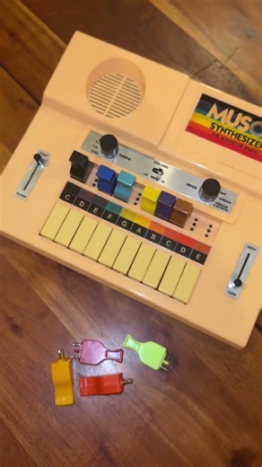 Muson synthesizer sequencer kids toy from the 1970s. #fleamarketfinds #synthesizer #musicproducer