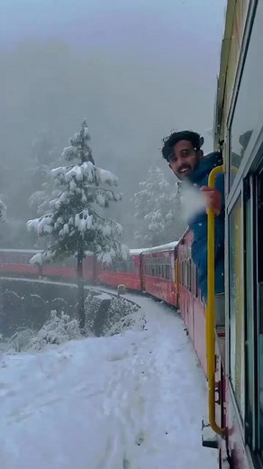 Tamil Travelgram ❤️ on Instagram: "Shimla Express ❄️🚂 SHIMLA to HOGWARTS SCHOOL ☃️🤣. 📸© @_sheb.in_ ✨ GOA & ANDAMAN PACKAGES AVAILABLE DM ME✉️❣️. . 📍 Shimla To Kalka Train Route 🚂 The distance covered by a train between Kalka and Shimla is 96 km and the duration of journey on a toy train varies from 5 hours to 7 hours. The earliest train to ply on this route is Kalka - Shimla Passenger, which originates from the Kalka railway station at 3:30 a.m. on all days of the week. . . . . #travelingra