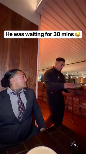 Go go go! 😂 #bar #food #waiter #comedy