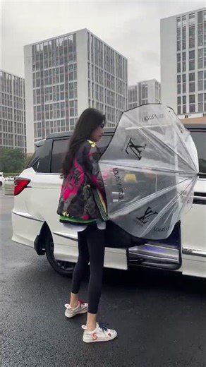 Winter is all about dressing up in fluffy, fuzzy clothes! #WhatToWearToday#shortvideo